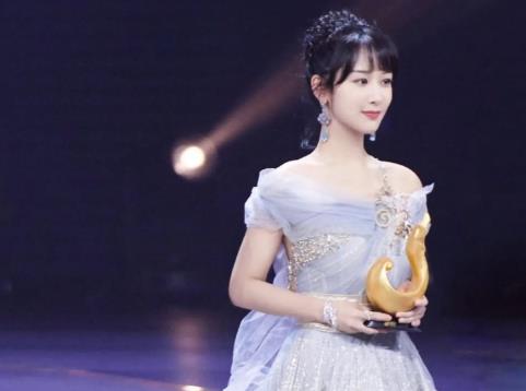 《*演绎》新花路闪耀登场，摇曳生姿的性感女郎就是你
